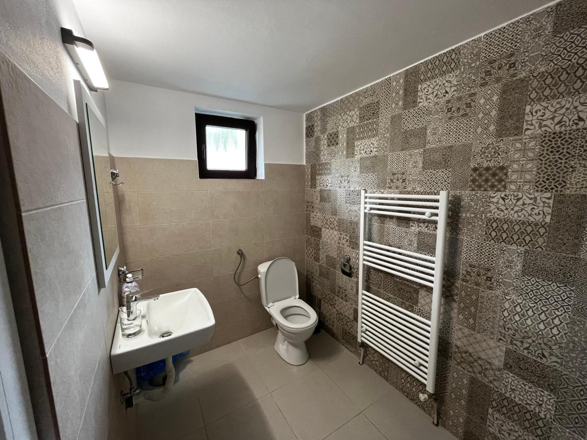 Ge-Lux Villa Incesti Luaran gambar