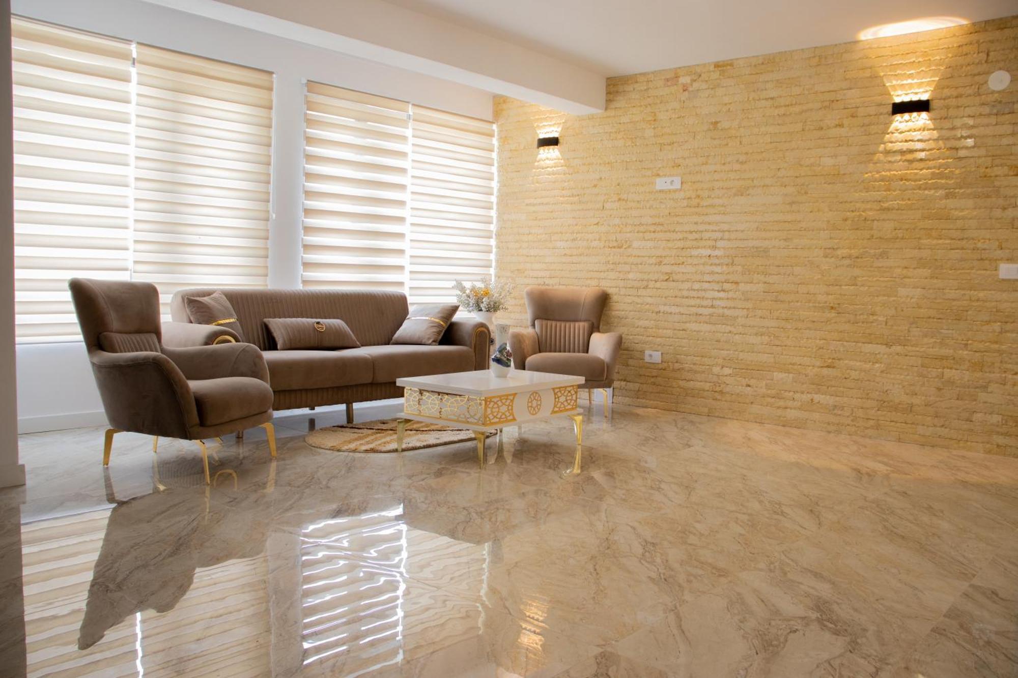 Ge-Lux Villa Incesti Luaran gambar