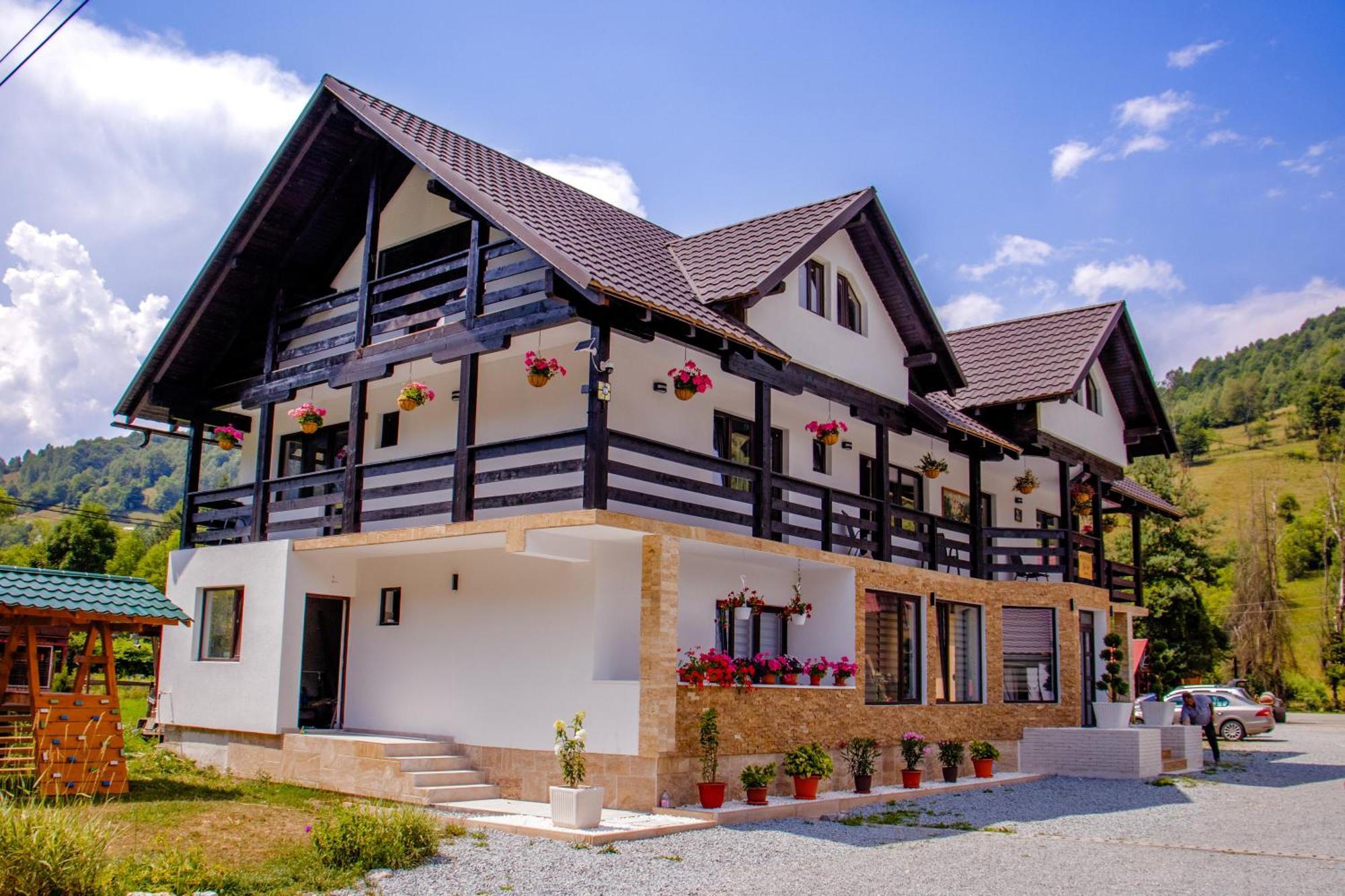 Ge-Lux Villa Incesti Luaran gambar