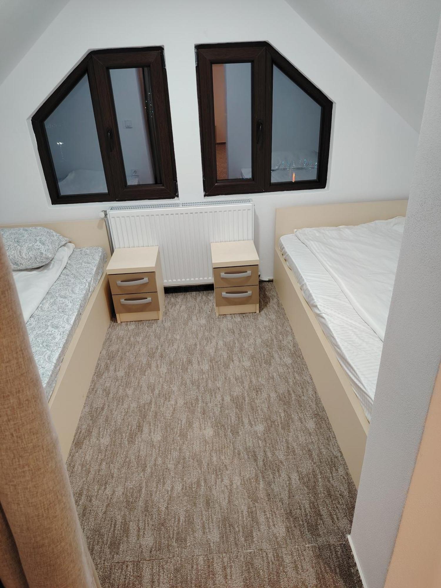 Ge-Lux Villa Incesti Luaran gambar