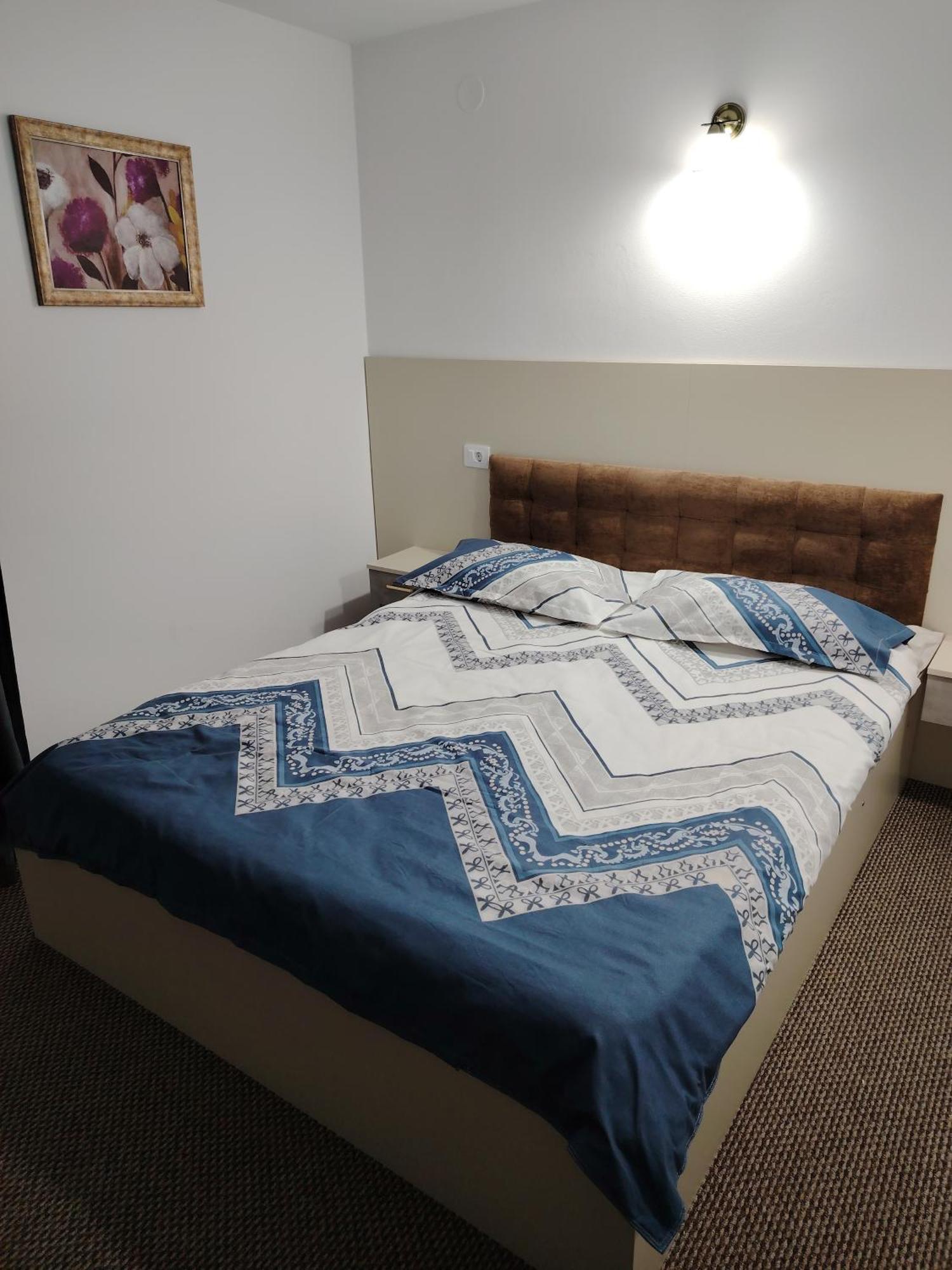 Ge-Lux Villa Incesti Luaran gambar