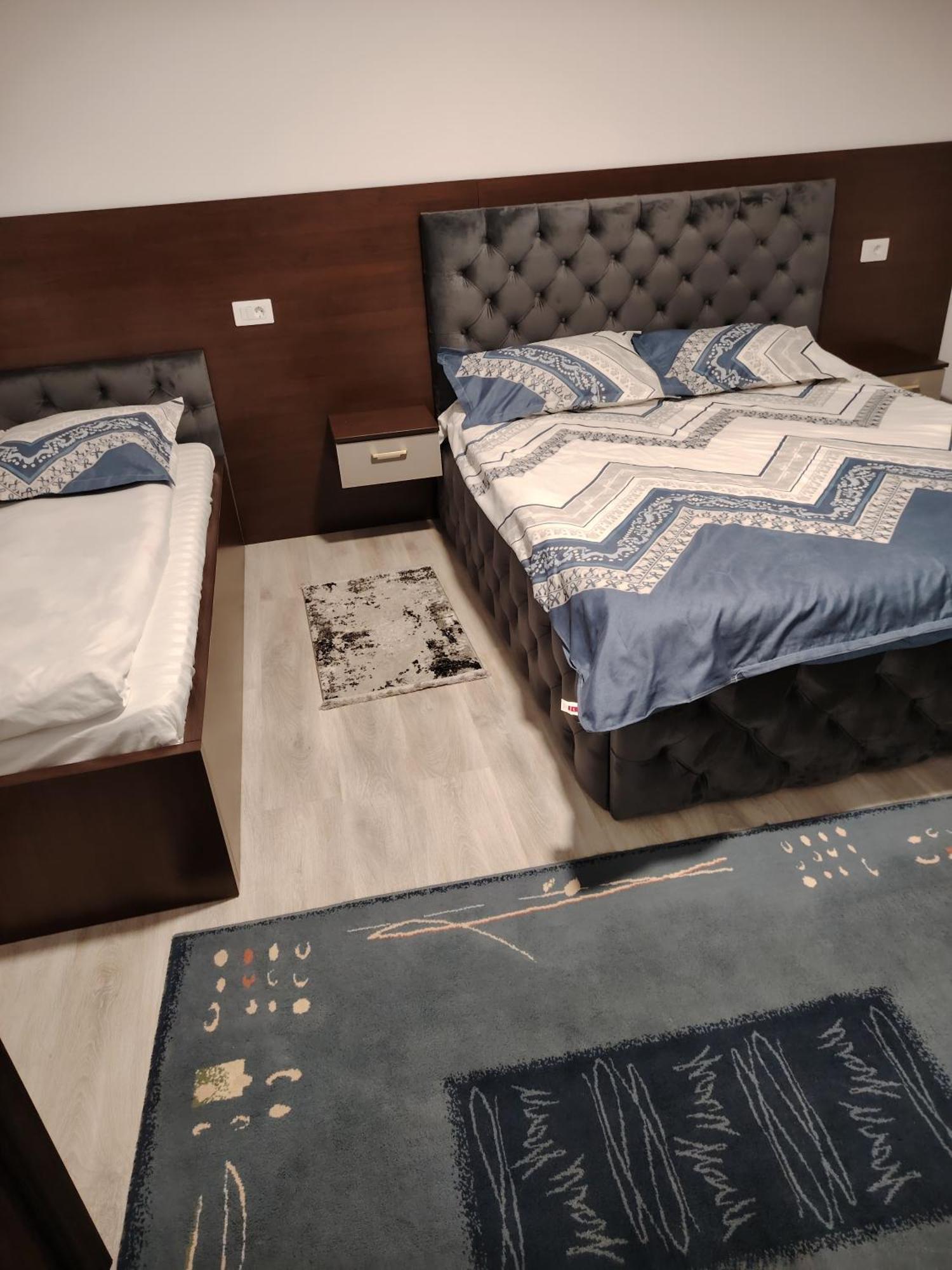 Ge-Lux Villa Incesti Luaran gambar